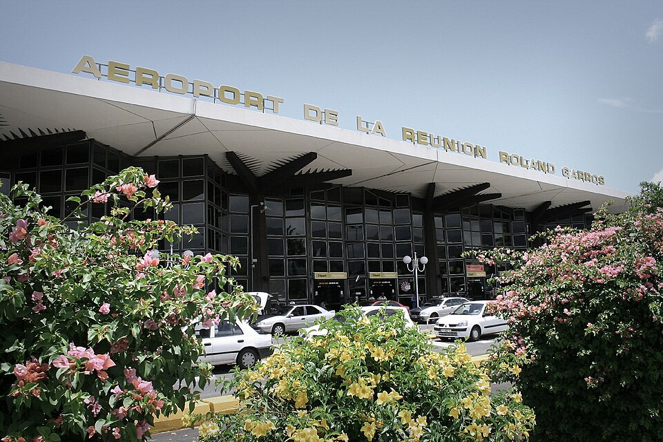 Roland Garros Airport terminal view