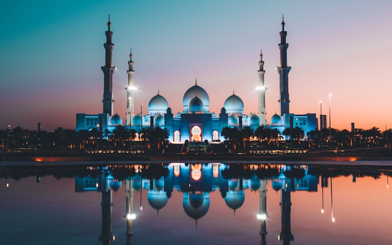 Sheikh Zayed Grand Mosque in Abu Dhabi white marble domes