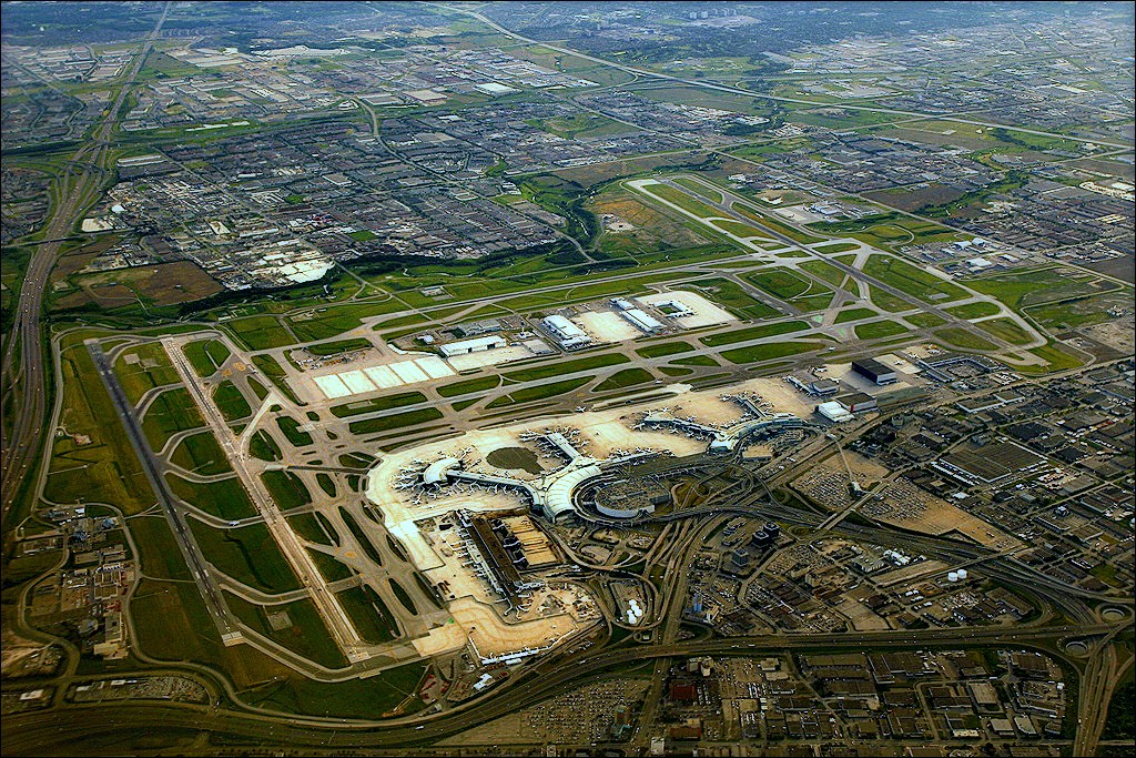 YYZ airport exterior